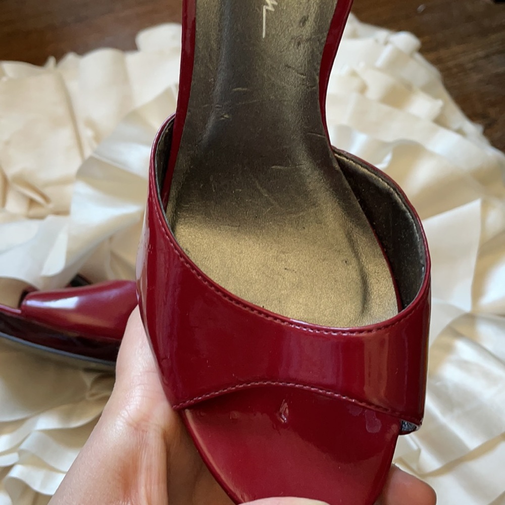 Red Pumps - image 6
